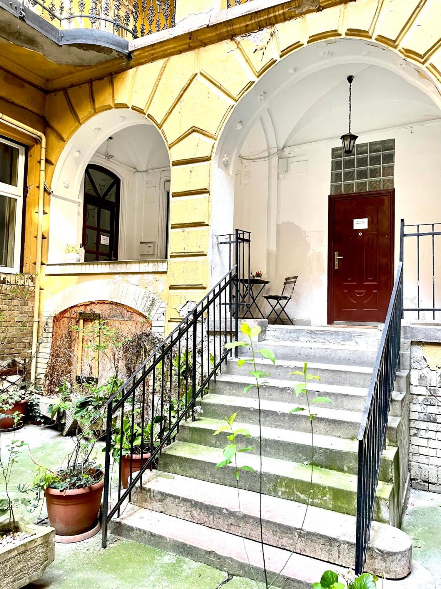 Small Cosy Apartment Near The Famous Westend City Center 布达佩斯 外观 照片