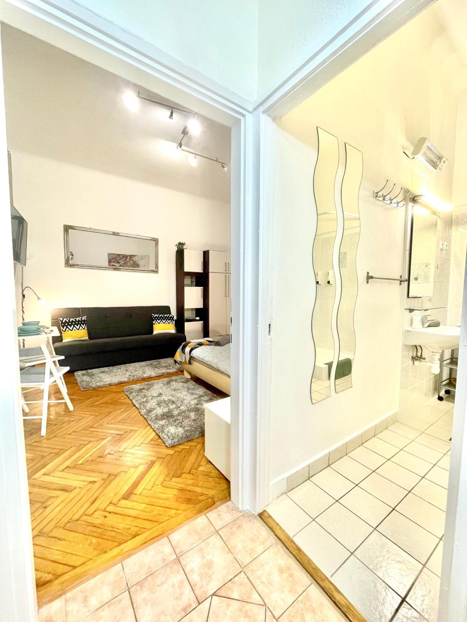 Small Cosy Apartment Near The Famous Westend City Center 布达佩斯 外观 照片