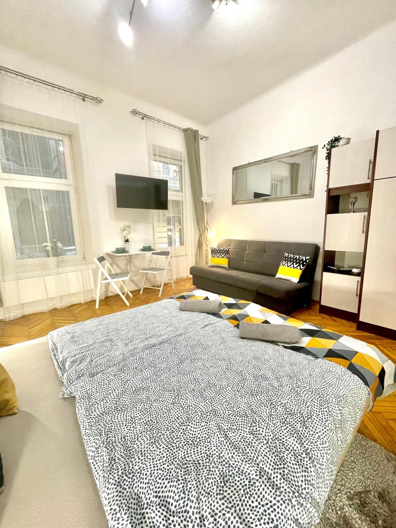 Small Cosy Apartment Near The Famous Westend City Center 布达佩斯 外观 照片