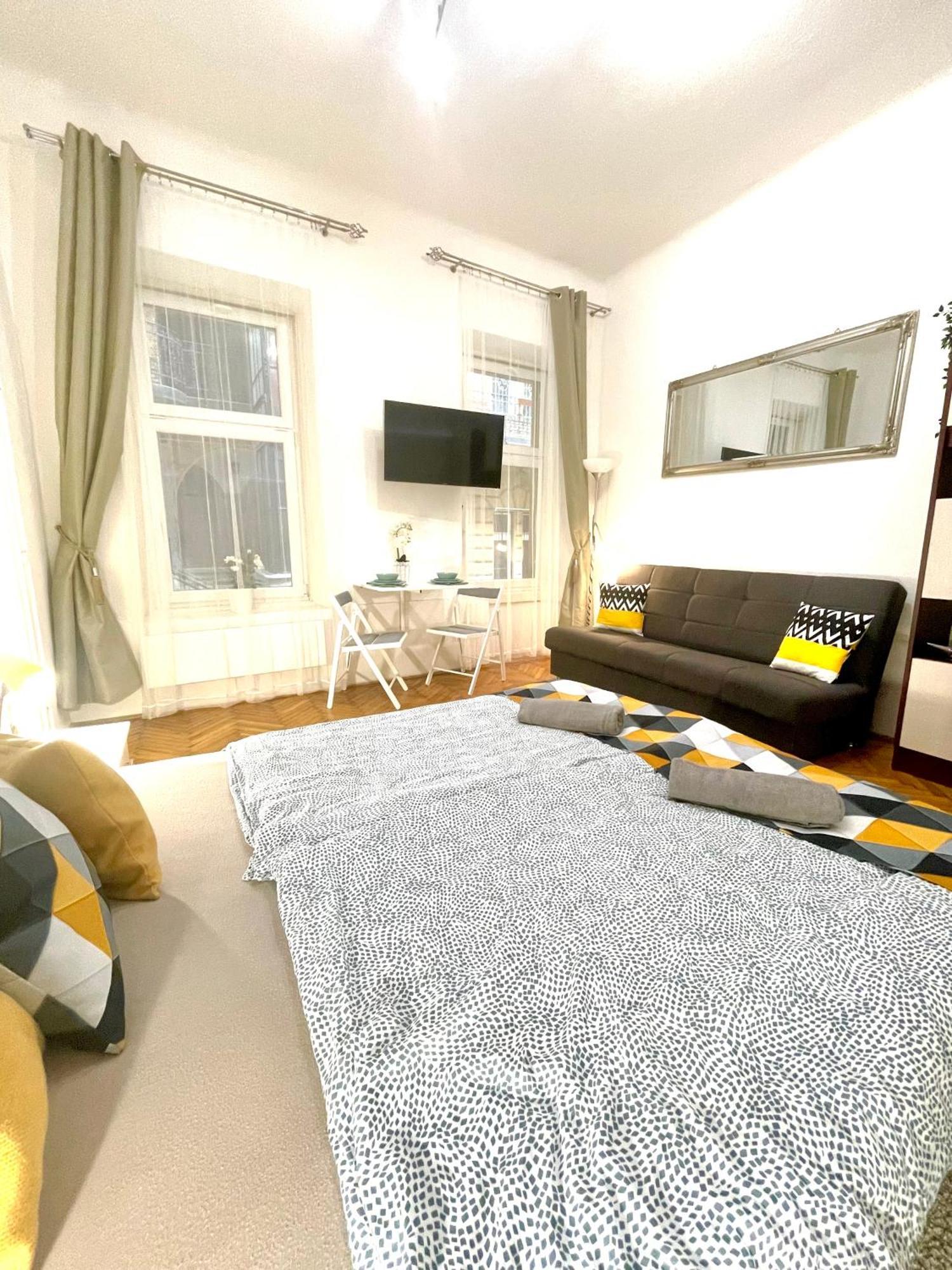 Small Cosy Apartment Near The Famous Westend City Center 布达佩斯 外观 照片
