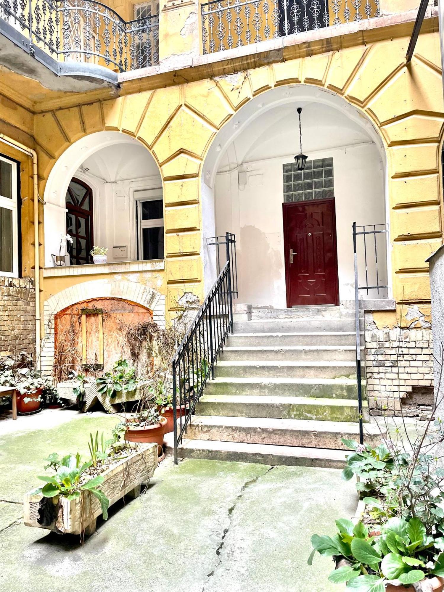 Small Cosy Apartment Near The Famous Westend City Center 布达佩斯 外观 照片